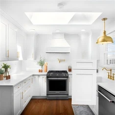 Eisweiße Küchenschränke